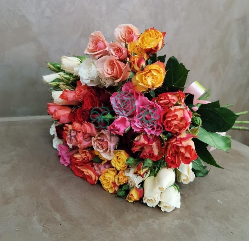 Букет цветов из: Розы в поселке Медико-Инструментального завода