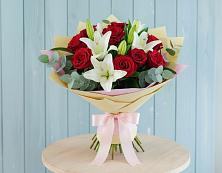 Букет цветов из:  Лилии и Розы в поселке Медико-Инструментального завода