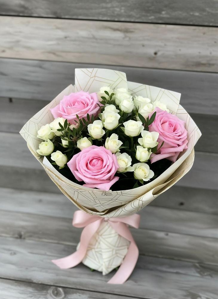 Букет цветов из: Розы в поселке Медико-Инструментального завода