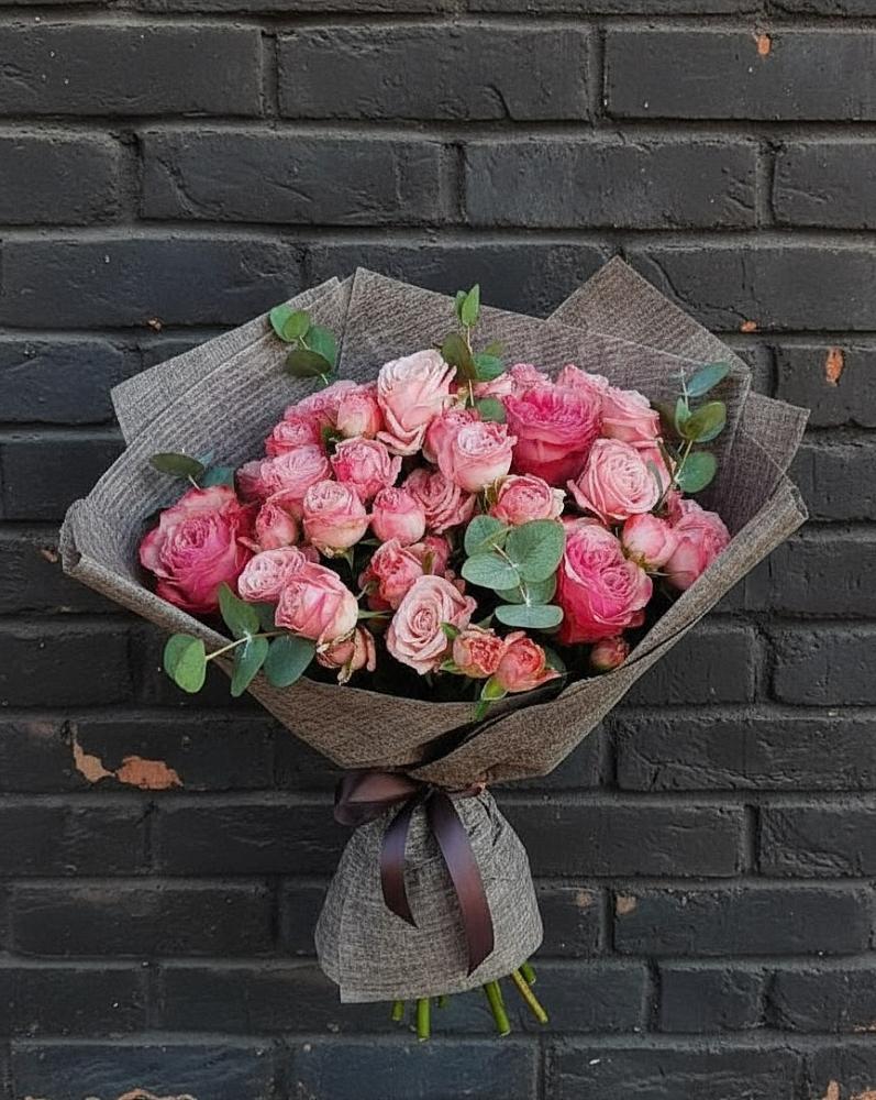 Букет цветов из: Розы в поселке Медико-Инструментального завода