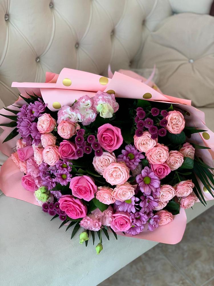 Букет цветов из: Хризантемы, Розы и Лизиантусы в поселке Медико-Инструментального завода