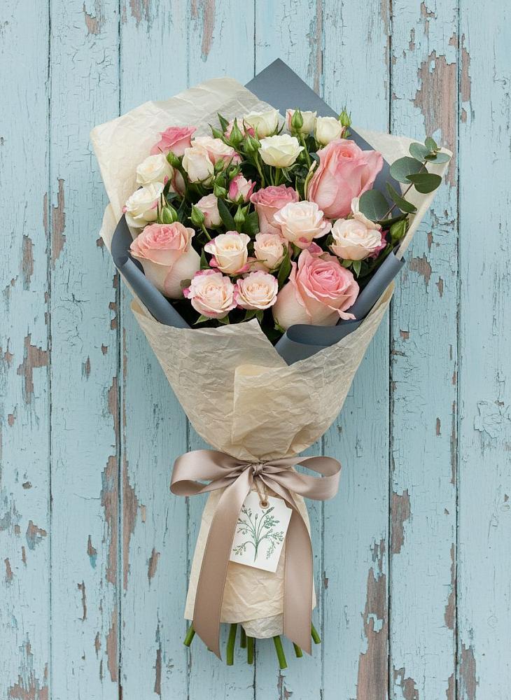 Букет цветов из: Розы в поселке Медико-Инструментального завода