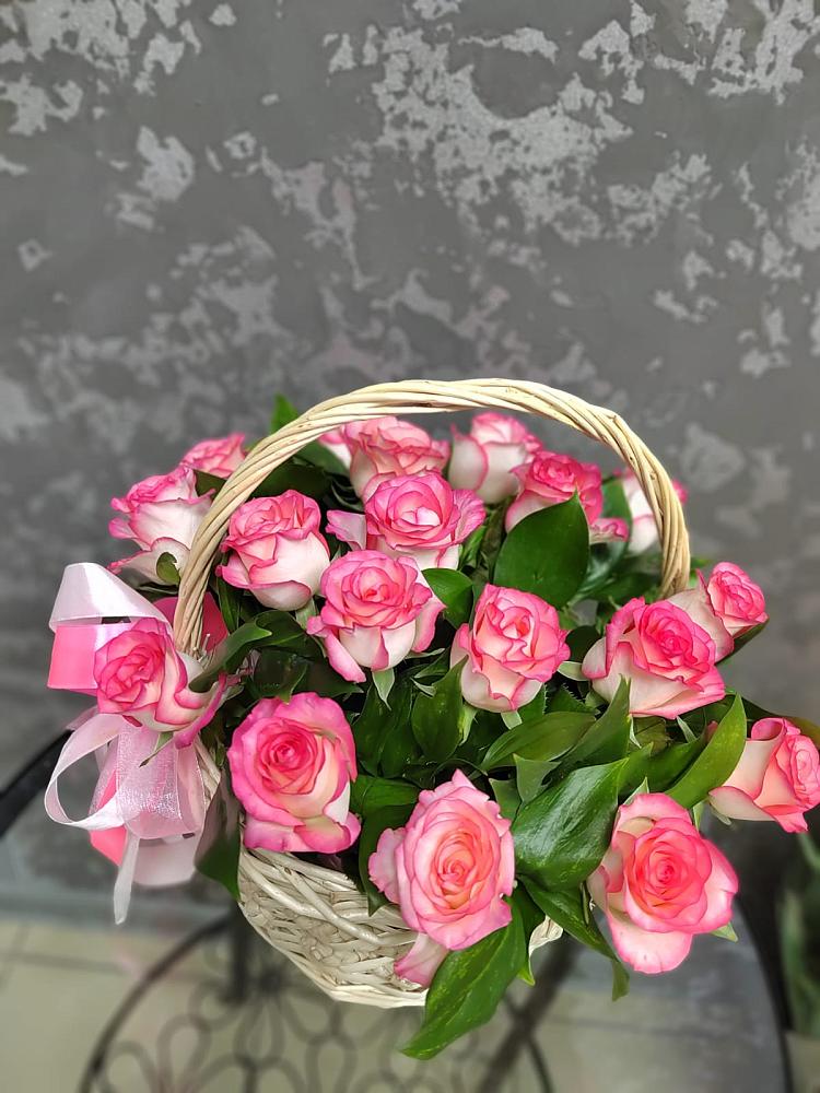 Цветочная композиция из Розы в корзине в поселке Медико-Инструментального завода