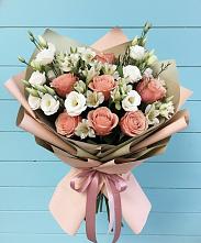 Букет цветов из:  Розы, Альстромерии и Лизиантусы в поселке Медико-Инструментального завода