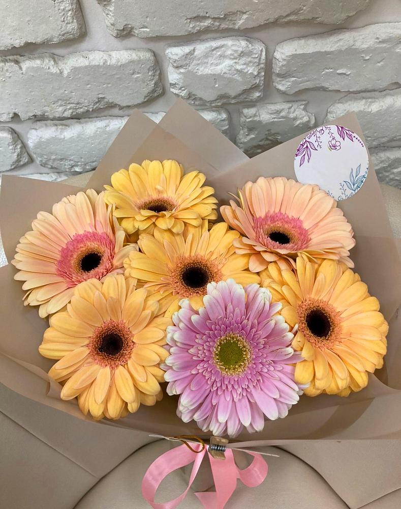 Букет цветов из: Герберы в поселке Медико-Инструментального завода