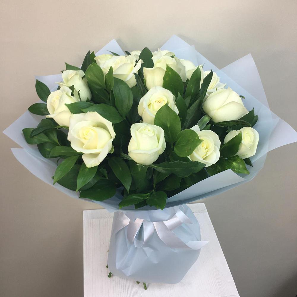 Букет 15 Белых роз Проуд в поселке Медико-Инструментального завода
