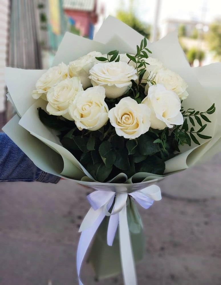 Букет Белые розы Проуд в поселке Медико-Инструментального завода