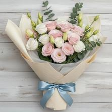 Букет цветов из:  Лизиантусы в поселке Медико-Инструментального завода