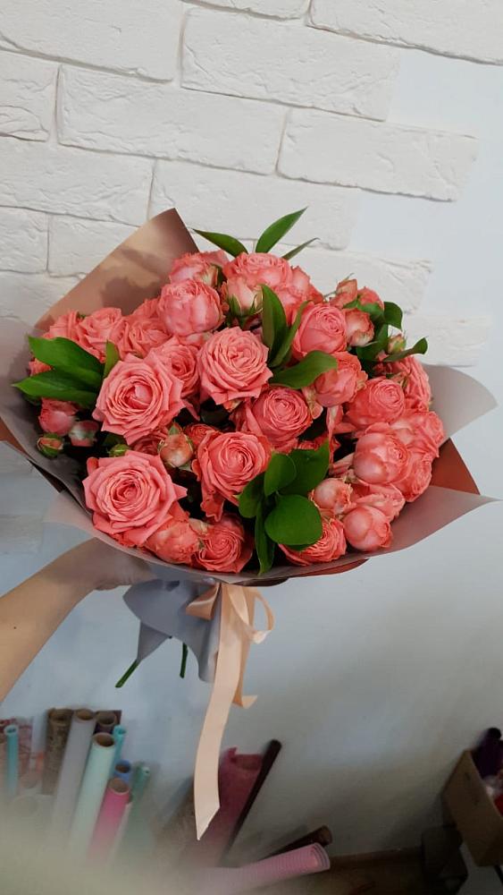 Букет цветов из: Розы в поселке Медико-Инструментального завода