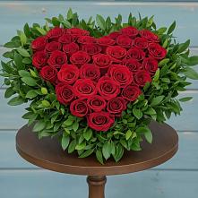 Цветочная композиция из Розы в виде сердца в поселке Медико-Инструментального завода