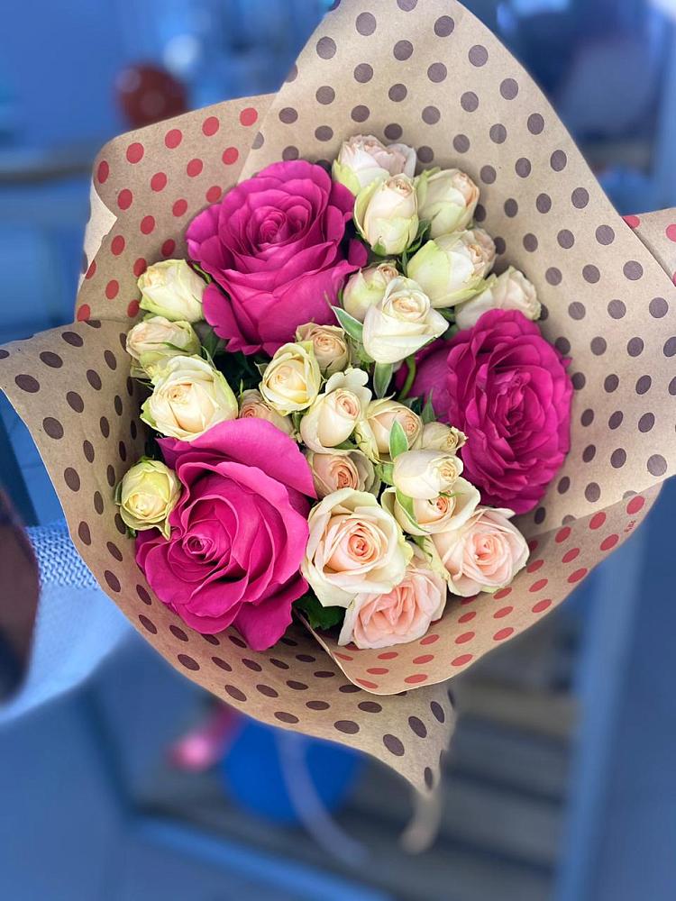 Букет цветов из: Розы в поселке Медико-Инструментального завода