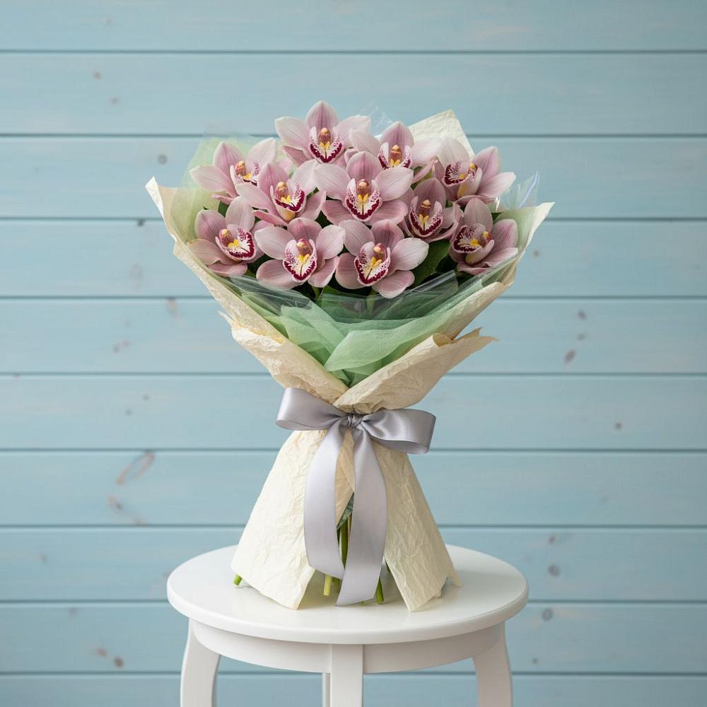 Букет цветов из: Орхидеи и Розы в поселке Медико-Инструментального завода