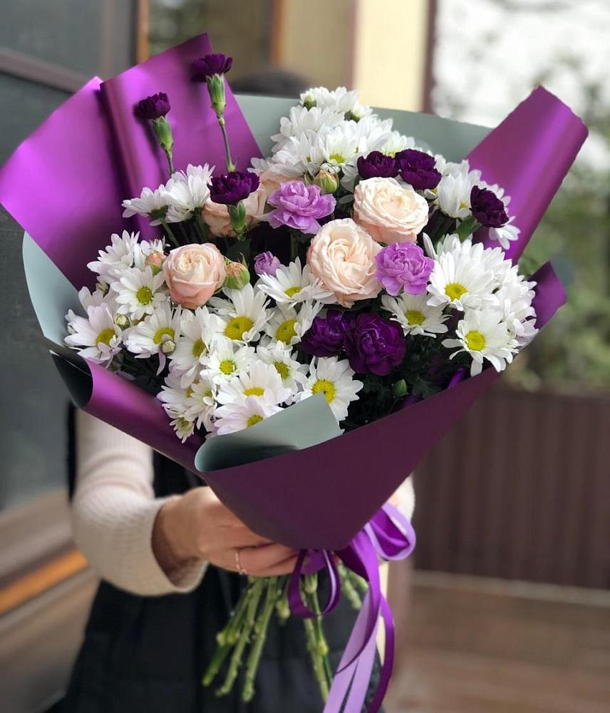 Букет цветов из: Хризантемы, Гвоздики и Розы в поселке Медико-Инструментального завода