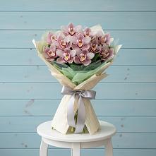 Букет цветов из:  Орхидеи и Розы в поселке Медико-Инструментального завода