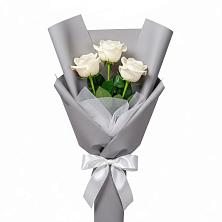Букет 3 белые розы в поселке Медико-Инструментального завода