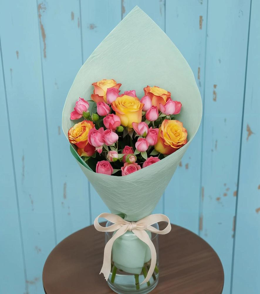 Букет цветов из: Розы в поселке Медико-Инструментального завода