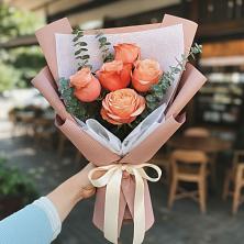 Букет цветов из:  Розы в поселке Медико-Инструментального завода