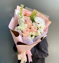 Букет цветов из:  Хризантемы и Розы в поселке Медико-Инструментального завода