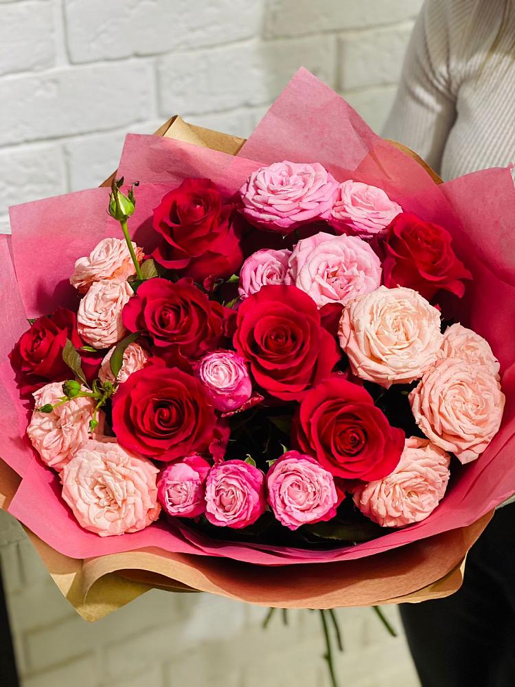 Букет цветов из: Розы в поселке Медико-Инструментального завода