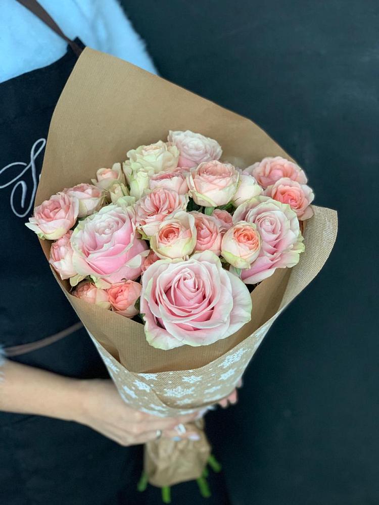 Букет цветов из: Хризантемы и Розы в поселке Медико-Инструментального завода