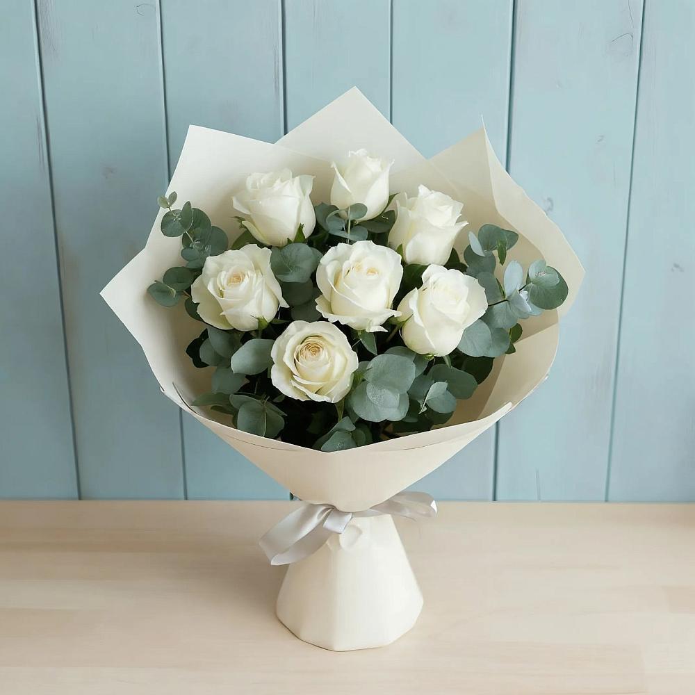 Букет Белые розы в Эвкалипте в поселке Медико-Инструментального завода