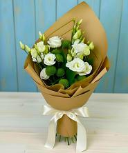 Букет цветов из:  Хризантемы и Лизиантусы в поселке Медико-Инструментального завода