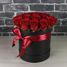 Цветочная композиция из Розы в шляпной коробке в поселке Медико-Инструментального завода