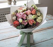 Букет цветов из:  Розы, Лизиантусы и Гвоздики в поселке Медико-Инструментального завода