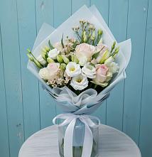 Букет цветов из:  Розы и Лизиантусы в поселке Медико-Инструментального завода