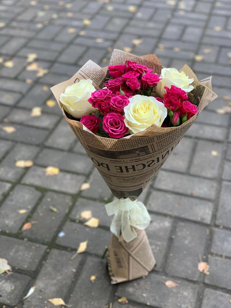 Букет цветов из: Розы в поселке Медико-Инструментального завода