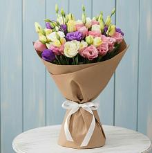 Букет цветов из:  Лизиантусы в поселке Медико-Инструментального завода