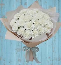 Букет цветов из:  Гвоздики в поселке Медико-Инструментального завода