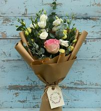 Букет цветов из:  Розы и Лизиантусы в поселке Медико-Инструментального завода