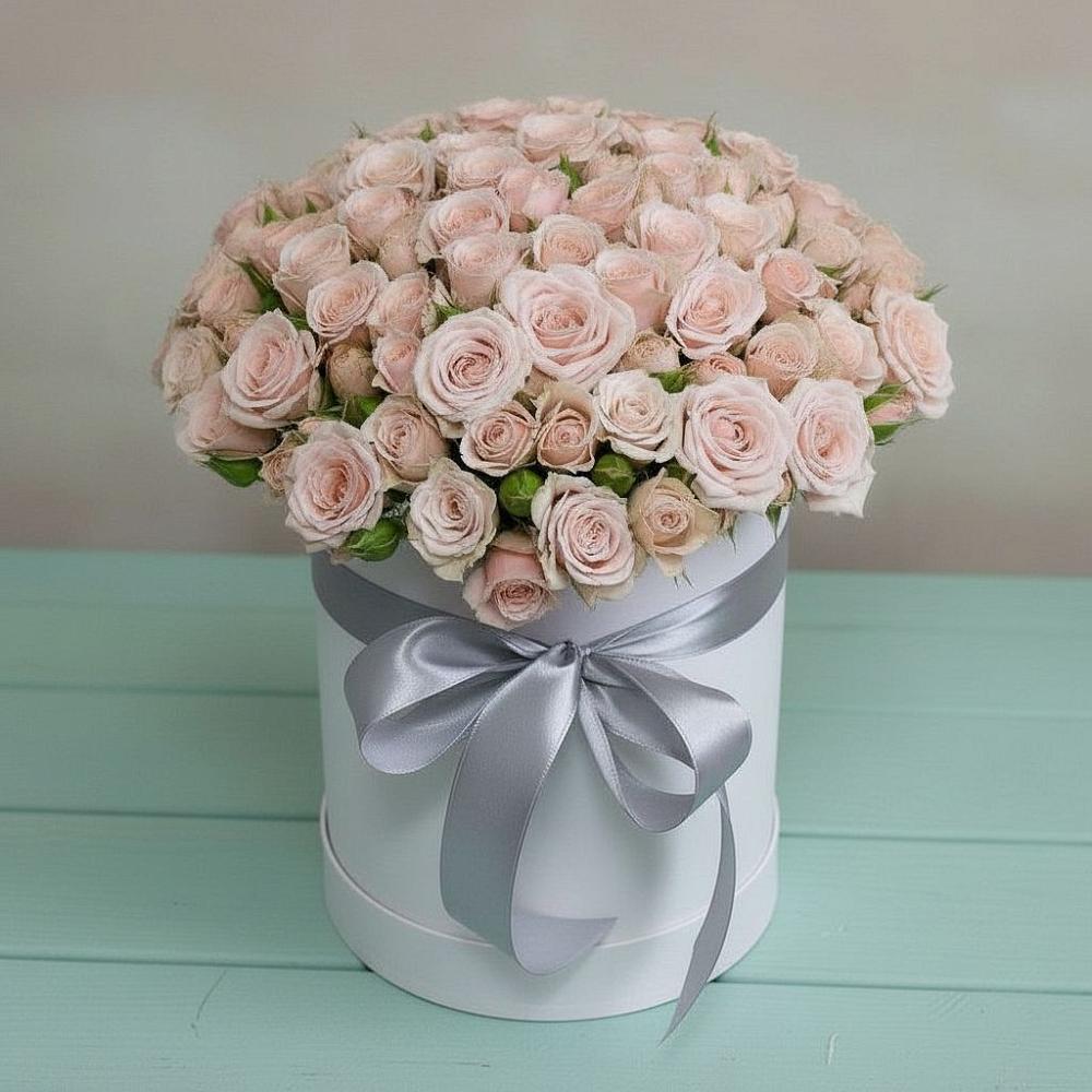 Цветочная композиция из Розы в шляпной коробке в поселке Медико-Инструментального завода